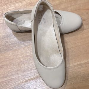 Naturalizer flexyflat leather pumps